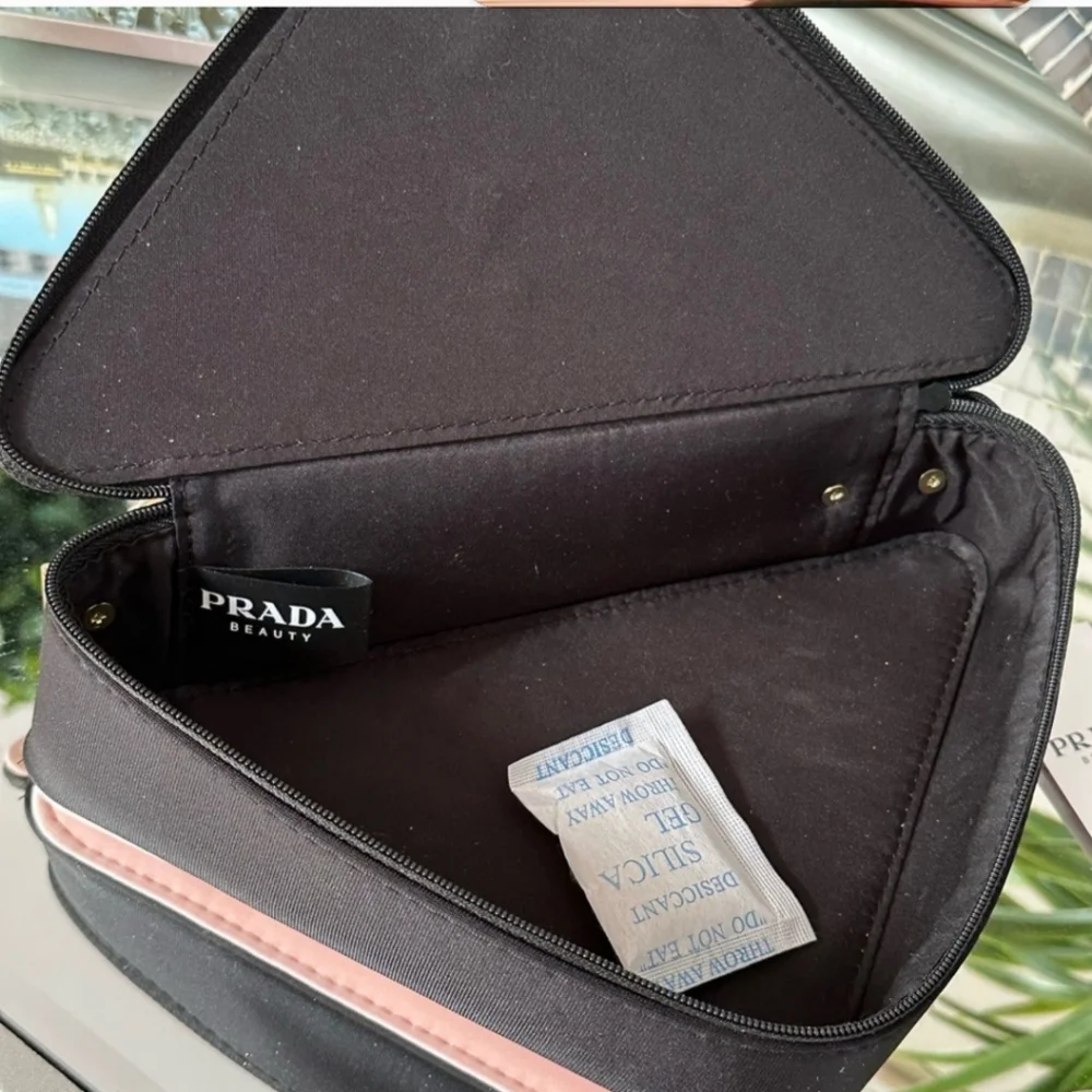 - Prada triangle beauty pouch converted into shoulder bag or cross body - Picture 10 of 12